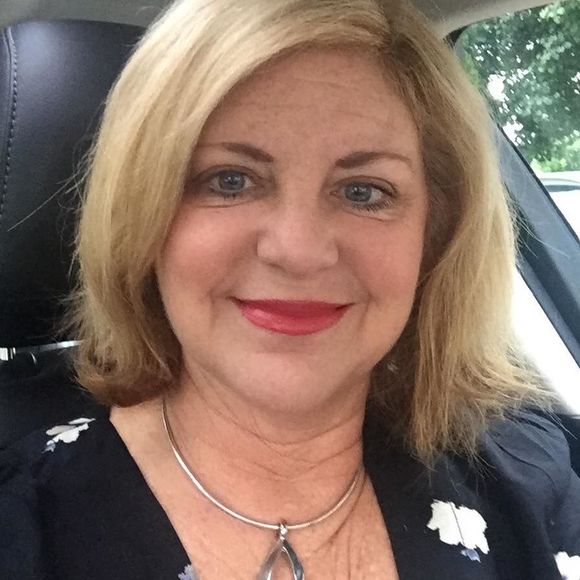 Meet your Posher, Deb - Picture 1 of 1